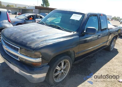 2001 Chevrolet Silverado 1500 из США, поврежденный, VIN 2GCEC19W211401694